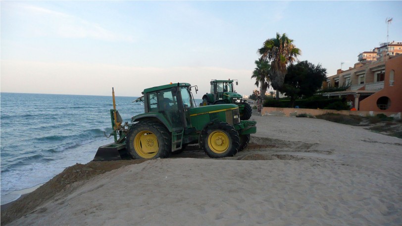 Tavernes de la Valldigna elimina el desnivel de la playa de la Goleta