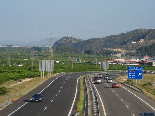Una mujer muere y una niña de 7 años resulta herida en un accidente en Oliva