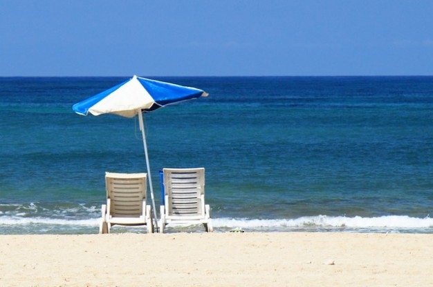 Gandia, una playa libre de hamacas y sombrillas abandonadas