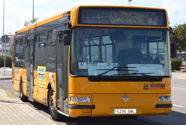 El conductor de una Marina Gandiense echa a un exhibicionista del autobús