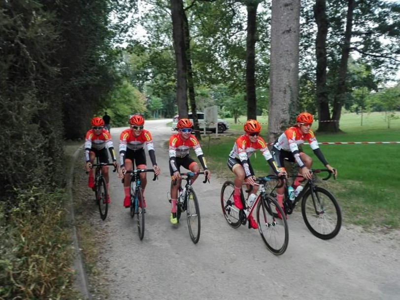 La Peña Ciclista de Beniopa logra el triunfo en tierras francesas