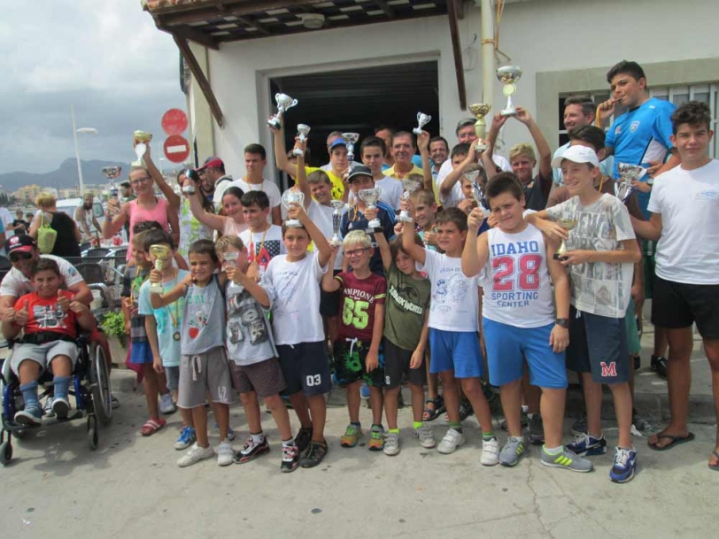 Un total de 59 niños participan en el 2ºConcurso Especial de Pesca de Gandia