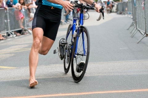 El PSOE de Oliva preocupado por la posible cancelación de triatlón