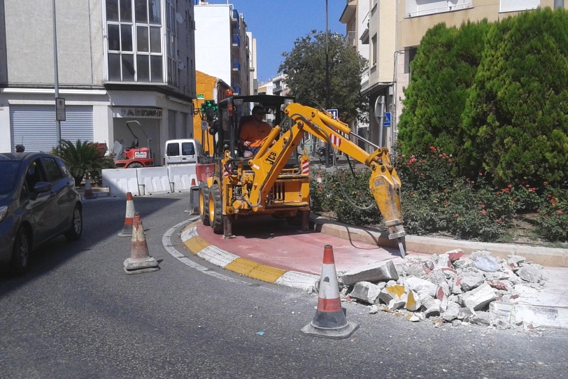 Gandia elimina un trozo de rotonda para que pase la vuelta ciclista a España