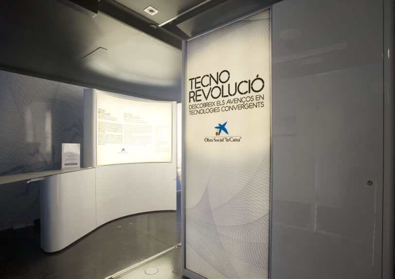 Oliva acoge la exposición Tecnorrevolució de Obra Social La Caixa
