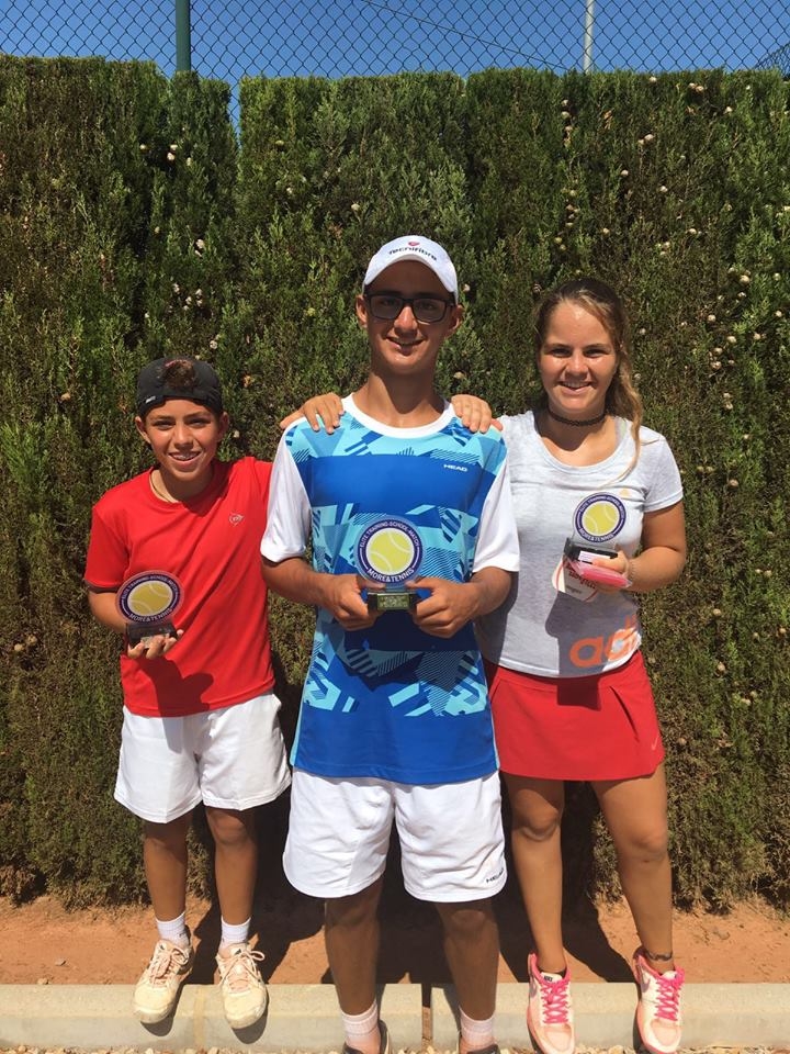 El Club de Tenis Gandia gana tres victorias en el 2º Circuito Wilson More