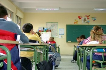 Alrededor de 4.000 estudiantes inician el curso en Oliva sin incidentes