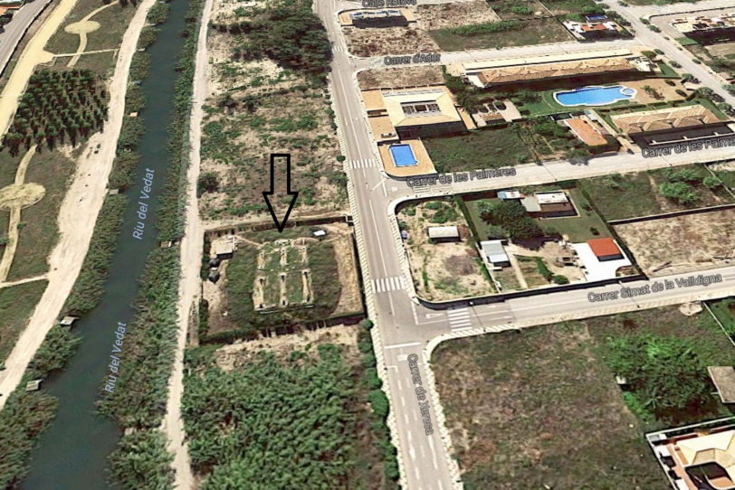 Conselleria otorga a Oliva año y medio para quitar la depuradora de Rabdells
