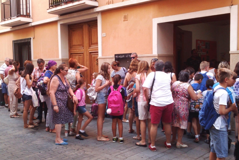 Gandia cierra al tráfico durante una semana los accesos a tres colegios
