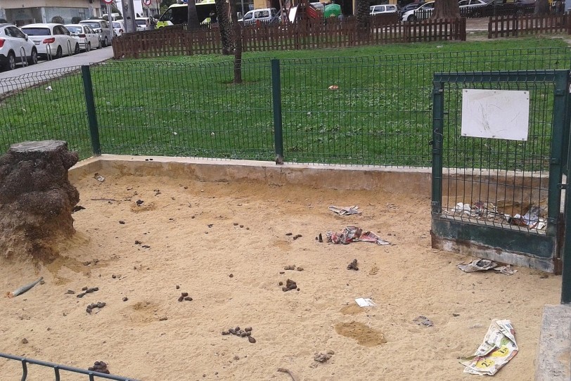 El Gobierno de Gandia quiere cambiar los pipi-cans por parques caninos