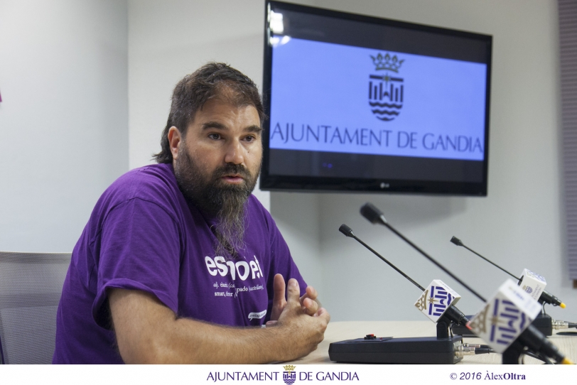 Més Gandia apoya al concejal Ròdenas en la protesta ante Cañizares