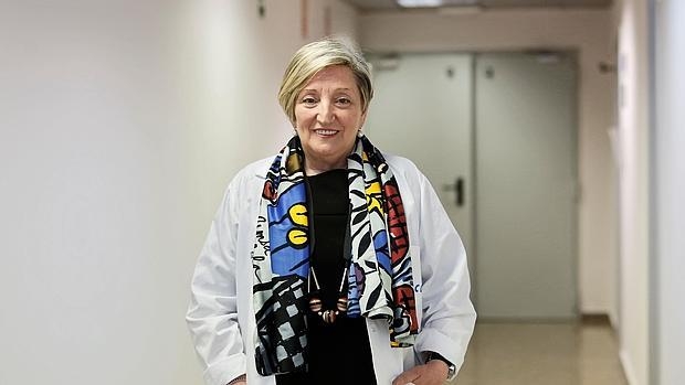 Gandia reconoce el trabajo contra el cáncer de la doctora Anna Lluch