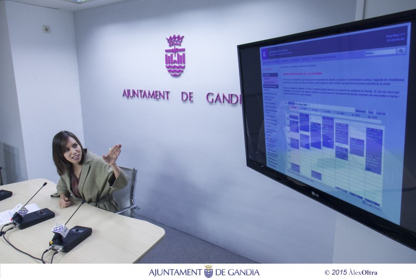 La nostalgia y el romanticismo del coche oficial del Ayuntamiento de Gandia