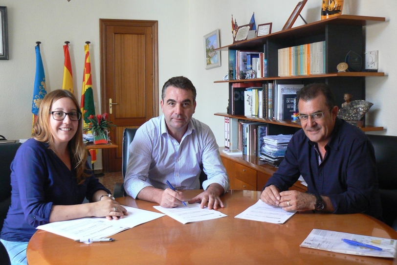 El Ayuntamiento de Oliva y las Fallas firman el convenio de colaboración