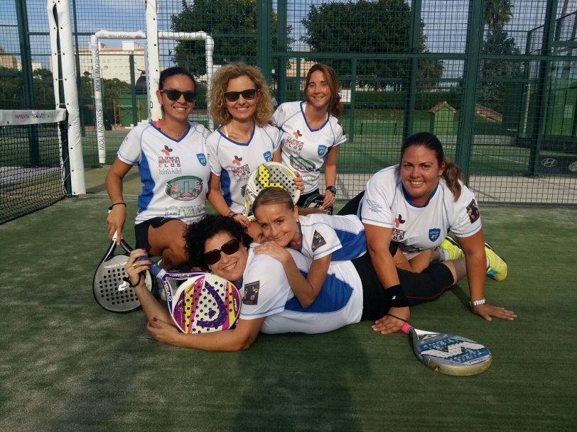 El Femenino C1 Blanco del Gandia vence al Padel Indoor Alzira en Interclubes