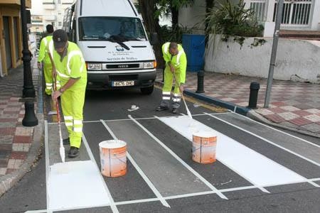 Xeraco realiza obras de mejora con el repintado de señalización