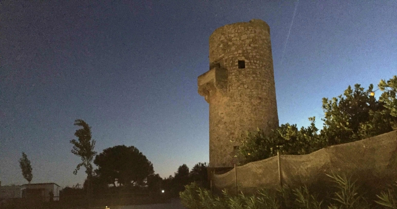 El Ayuntamiento de Tavernes ilumina el entorno de la torre de vigilancia