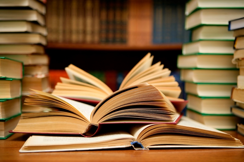 Las familias de Oliva cobran la segunda fase del Programa Red Libros