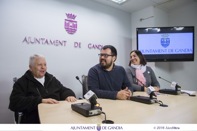 Buñuelos Sin Fronteras y Ayuntamiento inician en Gandia la campaña del Litro