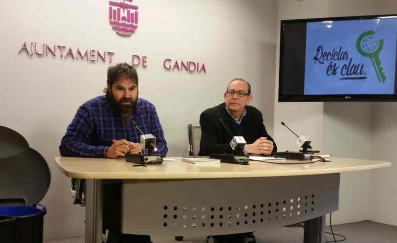 Gandia implanta el carné de reciclaje con descuentos en el recibo de basura