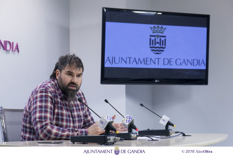 Alrededor de 400 personas visitan el patrimonio de Gandia con Platja Natura