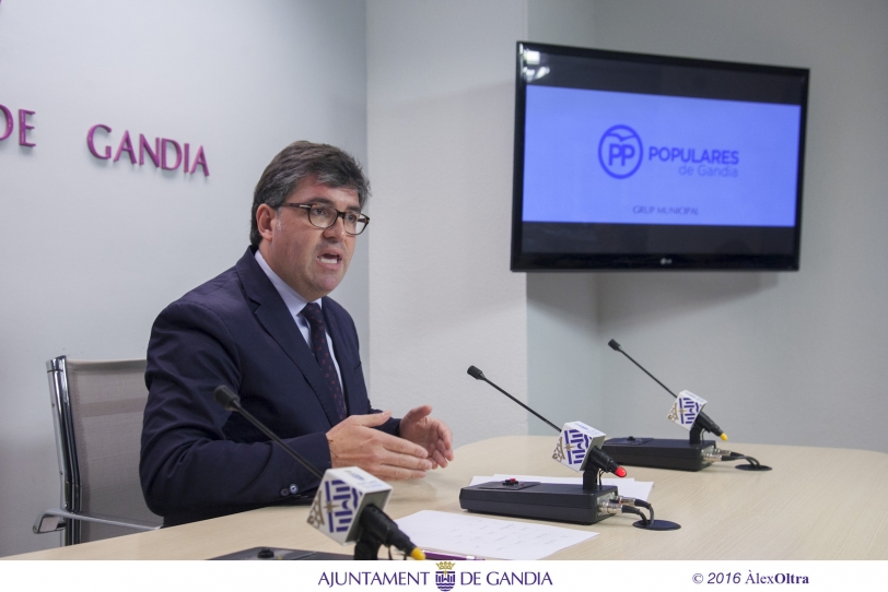 El PP pide que se deje de catalanizar con el dinero de los gandienses