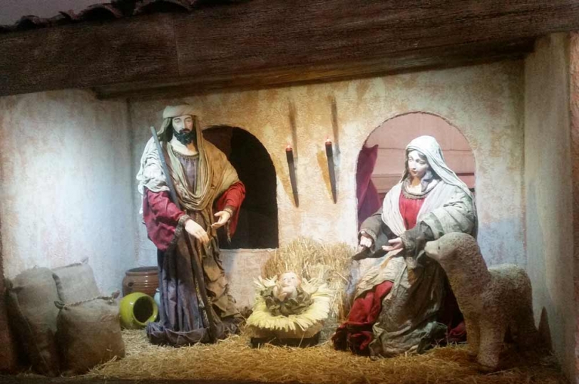El Ayuntamiento de Gandia engalana su hall con el Nacimiento del Belén
