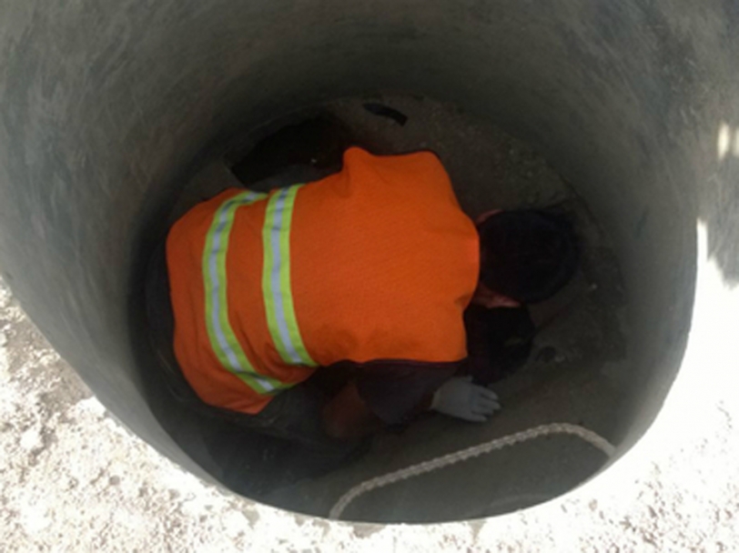 Un niño cae a una alcantarilla en la zona de obras de un polígono de Gandia