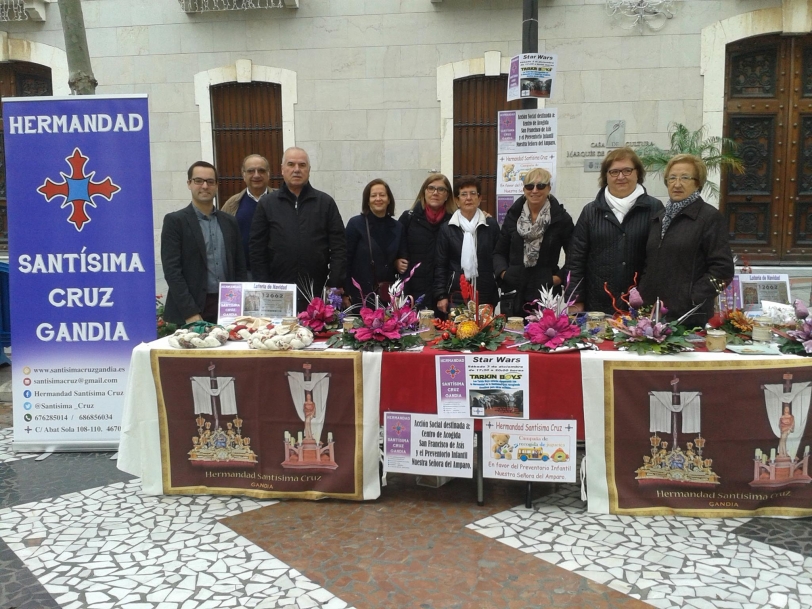 La Hermandad de la Santísima Cruz de Gandia recauda 1.500 euros solidarios