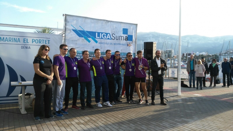 Los veteranos del RCN Gandia suman oro y plata en la Liga de Remo de la CV