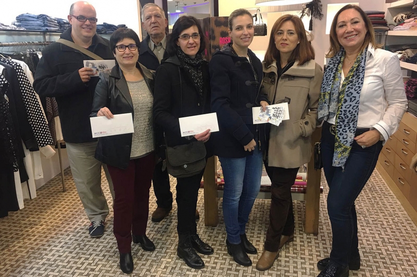 La asociación de Comerciantes de Oliva entrega otros 365 eur-ACCOS