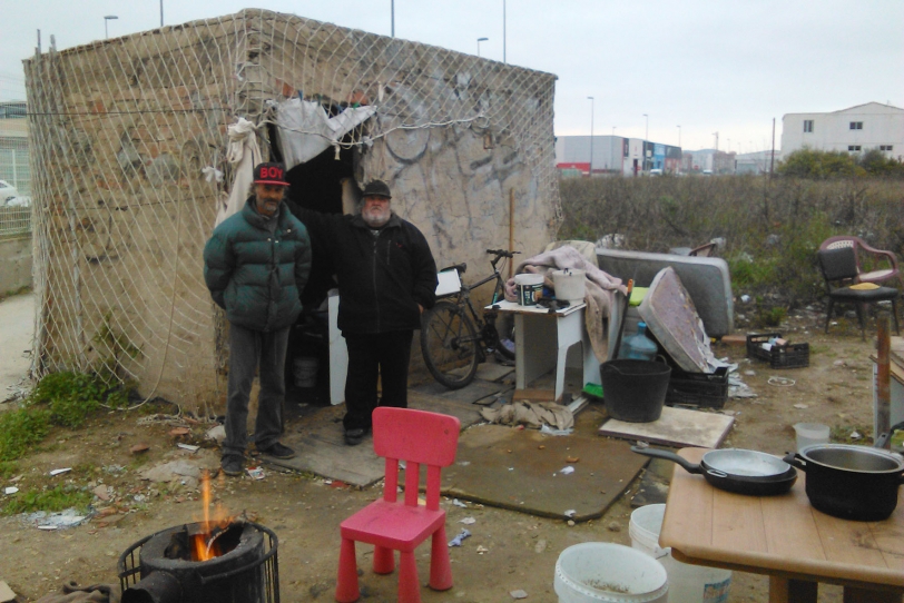 Buscan vivienda para dos personas que hace 21 años que viven en la calle