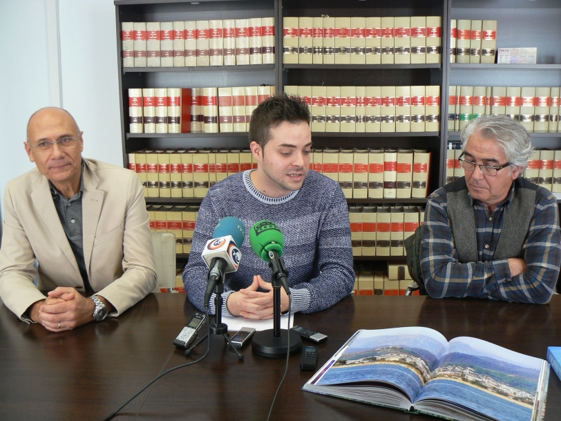 Oliva presenta el libro `Oliva Homenatge. Una ciutat de la Mediterrànea´