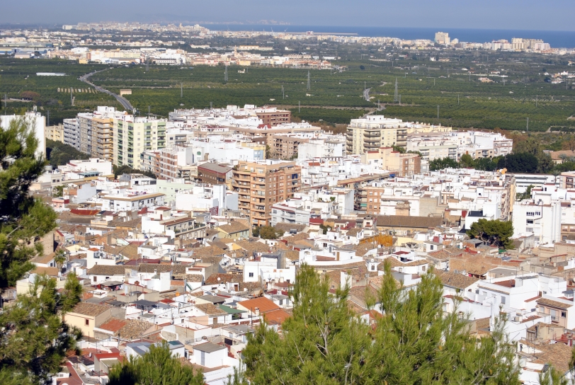 Oliva adquiere la pieza central de la Cruz de Término hallada en Dénia