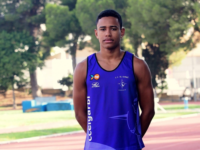Atleta del CC El Garbí logra el record de España en 60 metros vallas