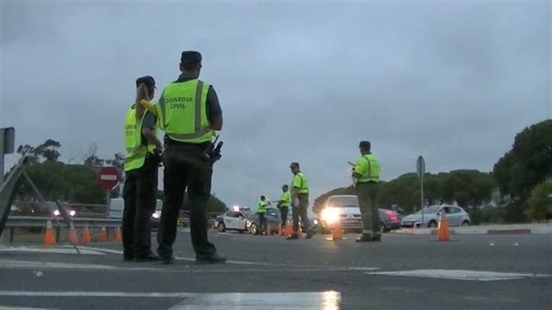Un fallecido, un policía herido y un detenido en un accidente de tráfico
