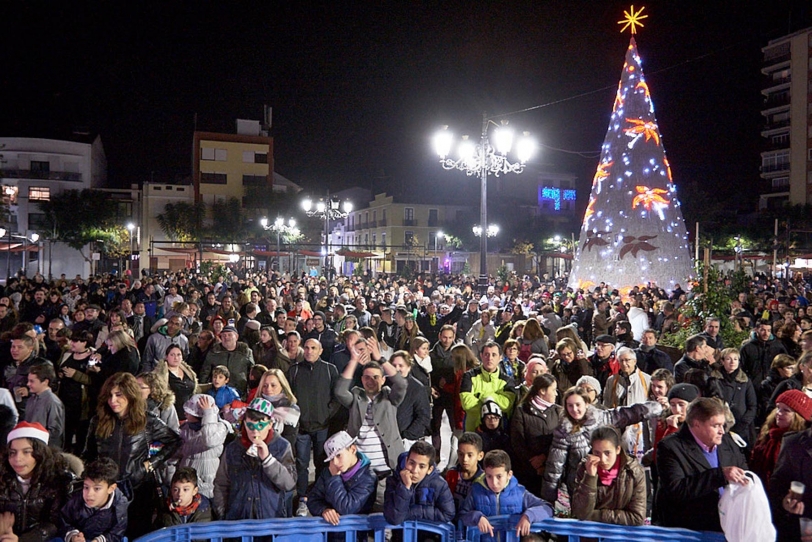 La plaza del Prado, en Gandia, acogió un año más una tranquila Nochevieja