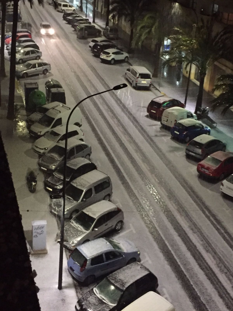 Una fuerte granizada cubre Gandia de blanco dejando espectaculares imágenes