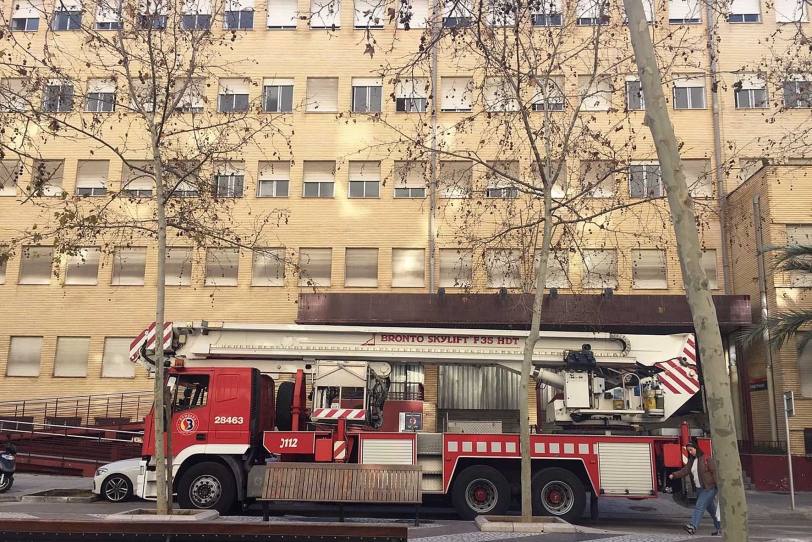 Una familia desalojada por el derrumbe de una vivienda en Beniopa
