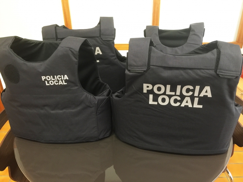Tavernes aumenta su seguridad policial con nuevos chalecos antibalas