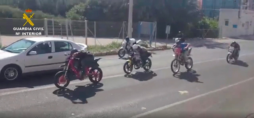 Cuatro detenidos por realizar carreras ilegales de motos por Tavernes