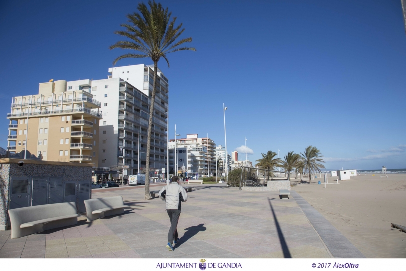 Finalizan los trabajos de limpieza en el Paseo Marítimo tras el temporal