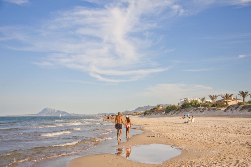 Oliva recibe 42.000 euros por los galardones de calidad de sus playas