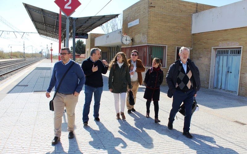Tavernes traslada a Renfe las demandas y mejoras para su estación de tren