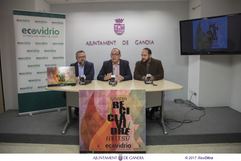 EcoVidrio y Ayuntamiento fomentan el reciclaje de vidrio durante las Fallas