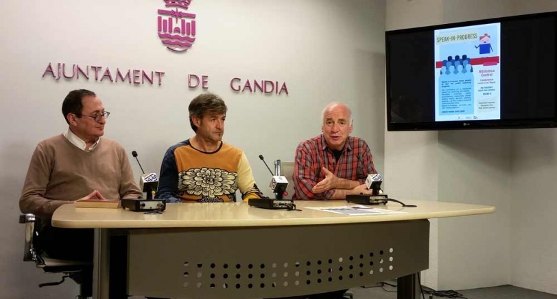 La Biblioteca Central de Gandia forma grupos para hablar en público