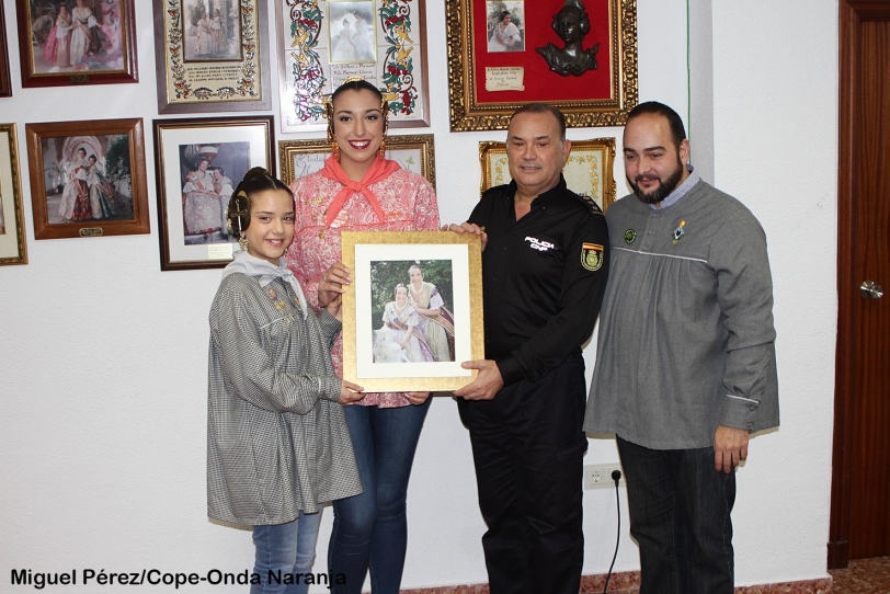 El nuevo comisario recibe a las Falleras Mayores de Gandia en visita oficial