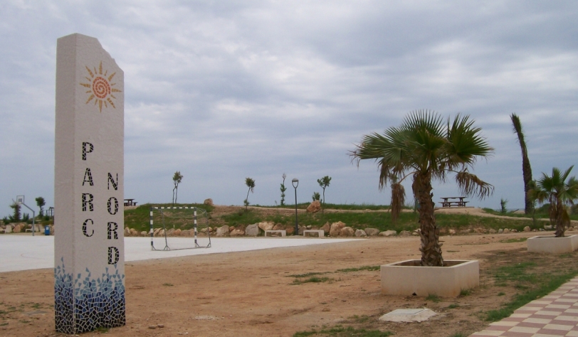 Tavernes saca a subasta pública el bar del Parc del Nord de la playa