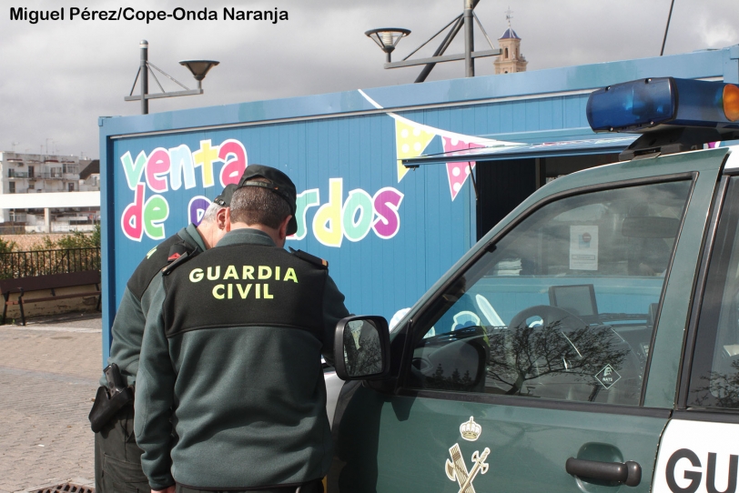 La Guardia Civil intensifica el control sobre venta de pirotecnia en Gandia