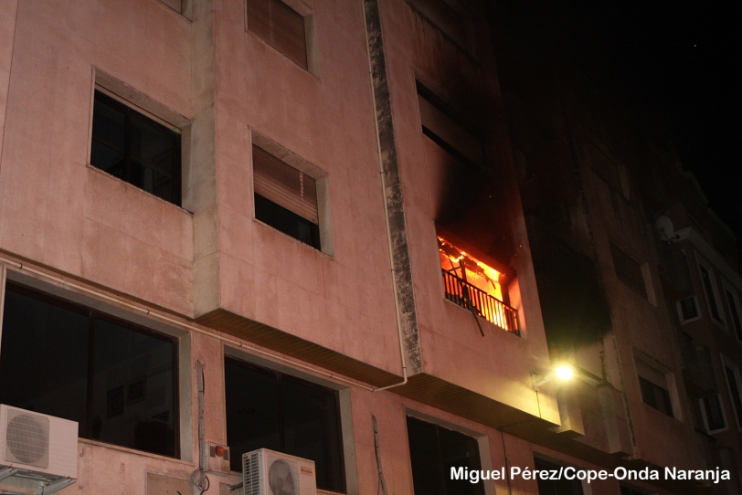 Un menor con quemaduras leves en un incendio en plena procesión de Fallas